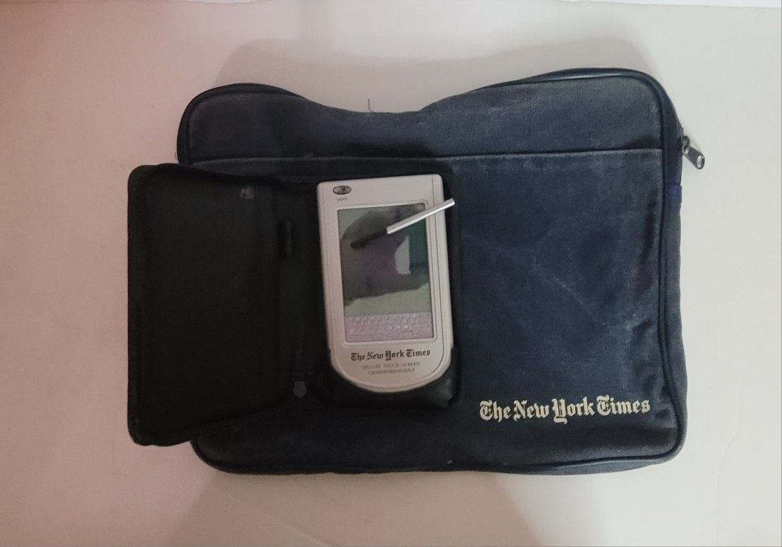 NEW YORK TIMES: Deluxe Touch Screen Puzzle Game / 14x10 Denim Laptop Case Bag