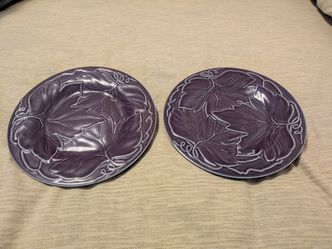 Pfaltzgraff MERLOT Luncheon Buffet Plate 9" Purple Sculpted Grape Leaves