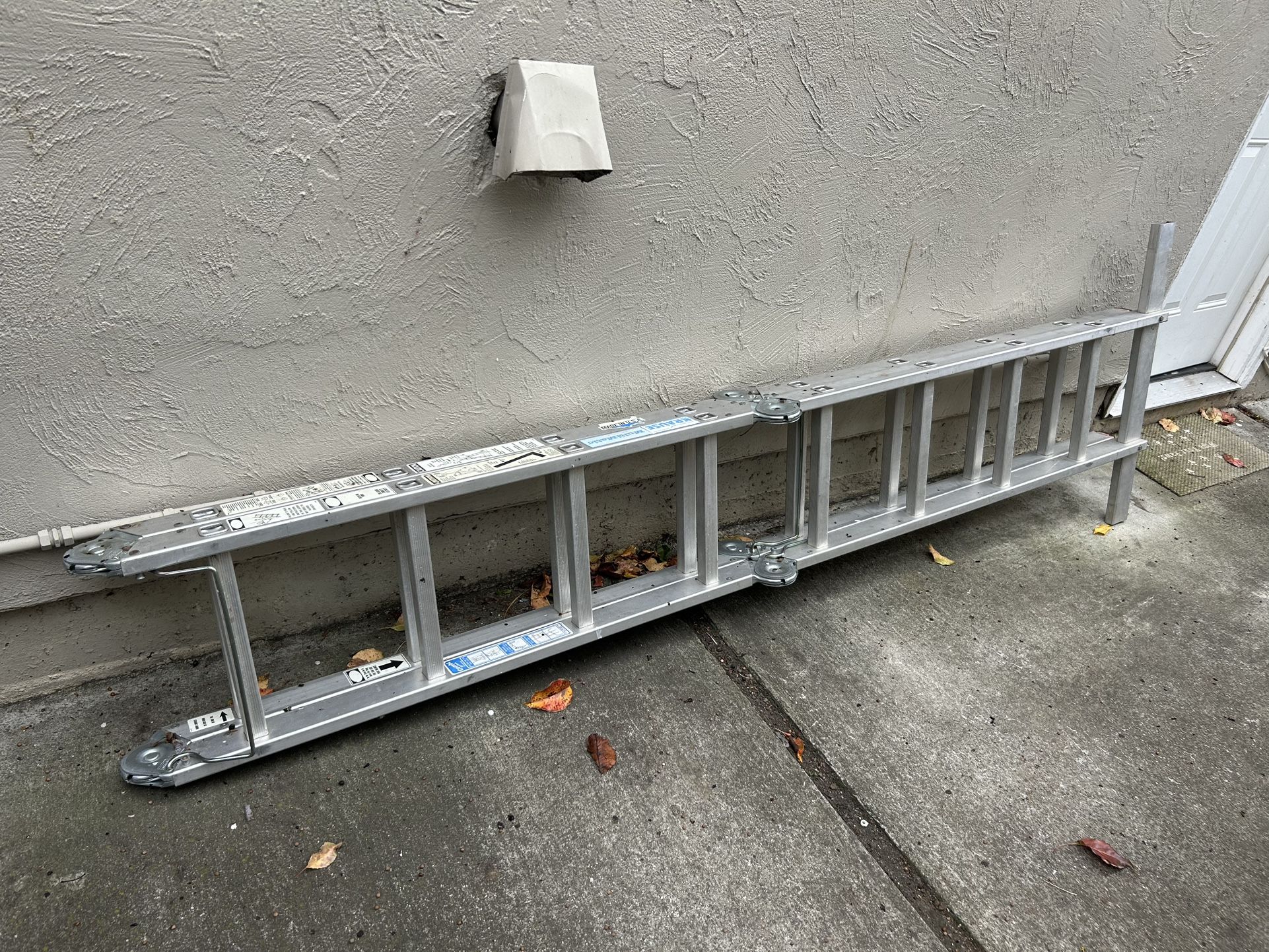 Multifunctional heavy duty ladder