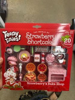 Teeny Tinies Strawberry Shortcake Strawberry's Bake Shop Playset