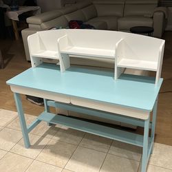 Kids desk