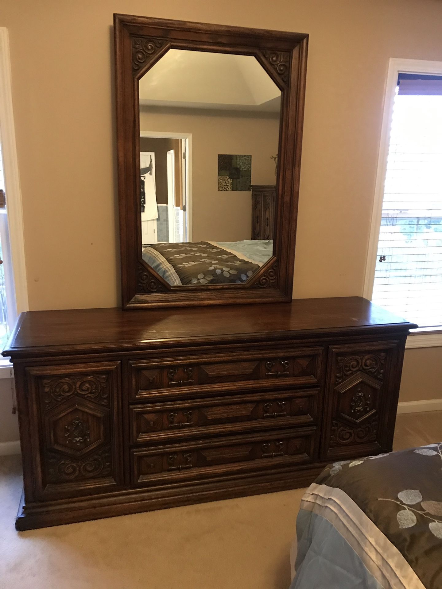 King size bedroom suite for Sale in Simpsonville, SC OfferUp