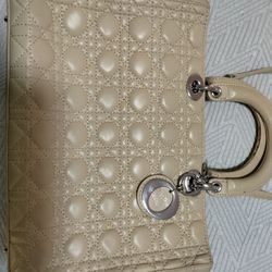 
BEIGE 
CANNAGE LEATHER LADY DIOR LARGE
