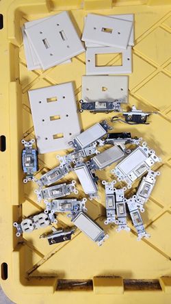 Outlets/switches/plates