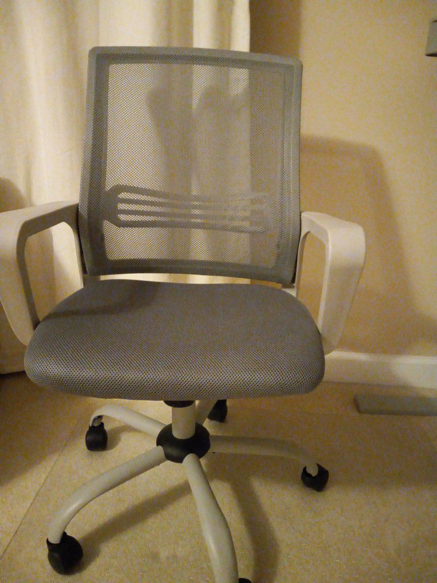 Adjustable Office Desk Chair 