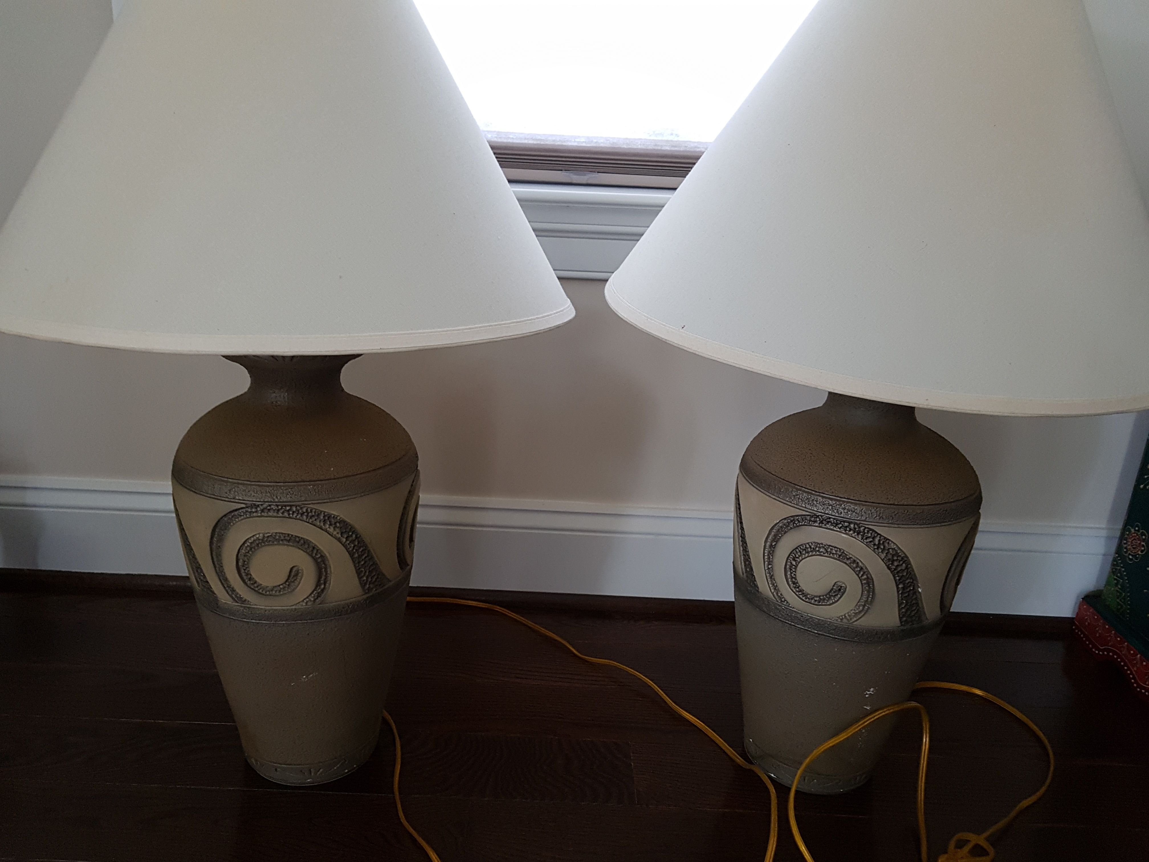 Set of 2 side table lamps in very good condition
