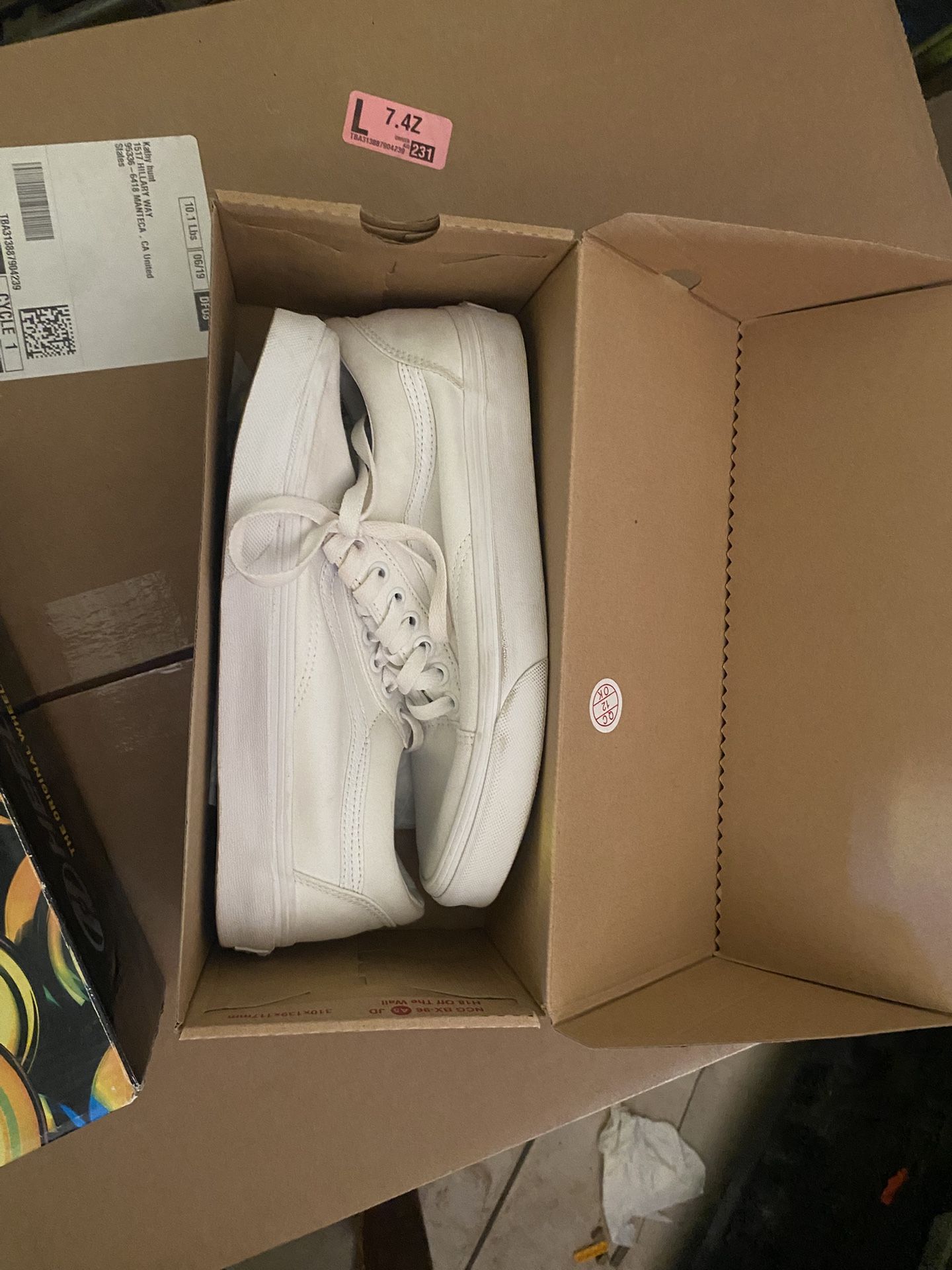 Used. Good Condition. Barely Worn. first Pare Of White Shoes Scared To Get Em Dirty.