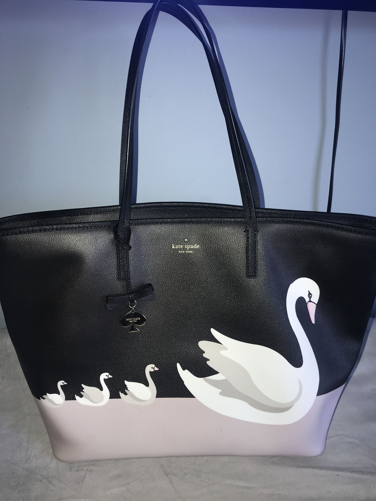 LIMITED EDITION / Kate Spade Mama Swan w Babies diaper bag / comes with  changing pad for Sale in Saint Charles, IL - OfferUp