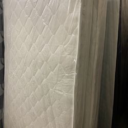 Twin Mattress innerspring (box spring extra) pick up can deliver 