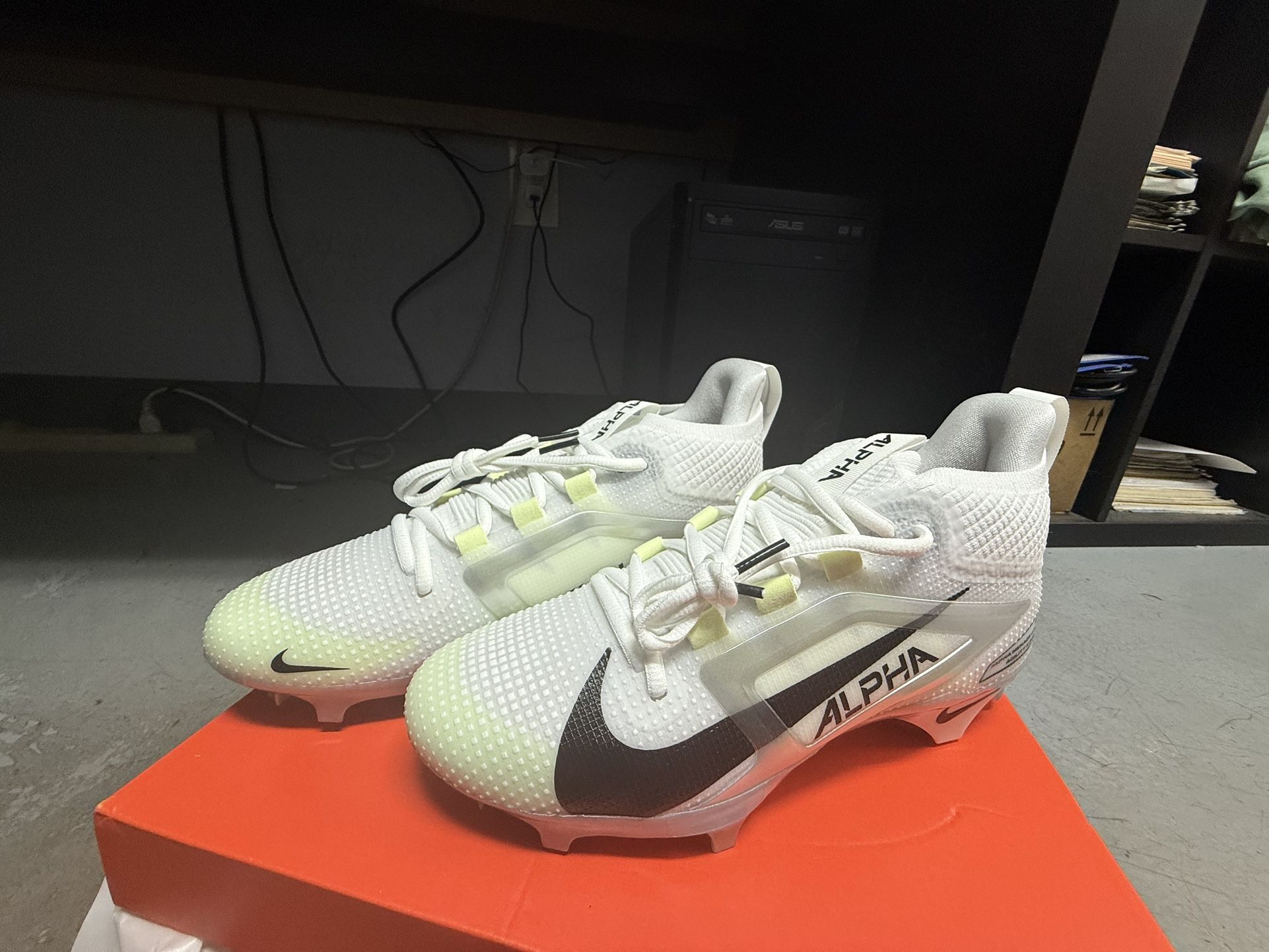 Football Cleats Nike Size 7.5 Men’s 