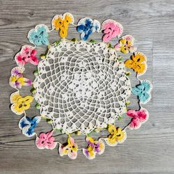 VINTAGE Hand Crochet 3d FIGURAL PANSY Pansies Centerpiece Doily, Table Topper