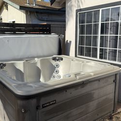 Viking Spas Hot Tub 4 Person Great Condition