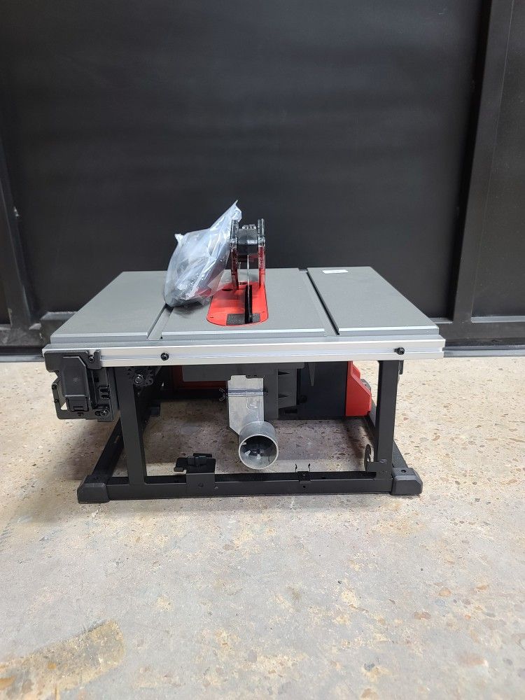 MILWAUKEE M18 FUEL ONE-KEY BRUSHLESS CORDLESS 8 1/4" TABLE SAW