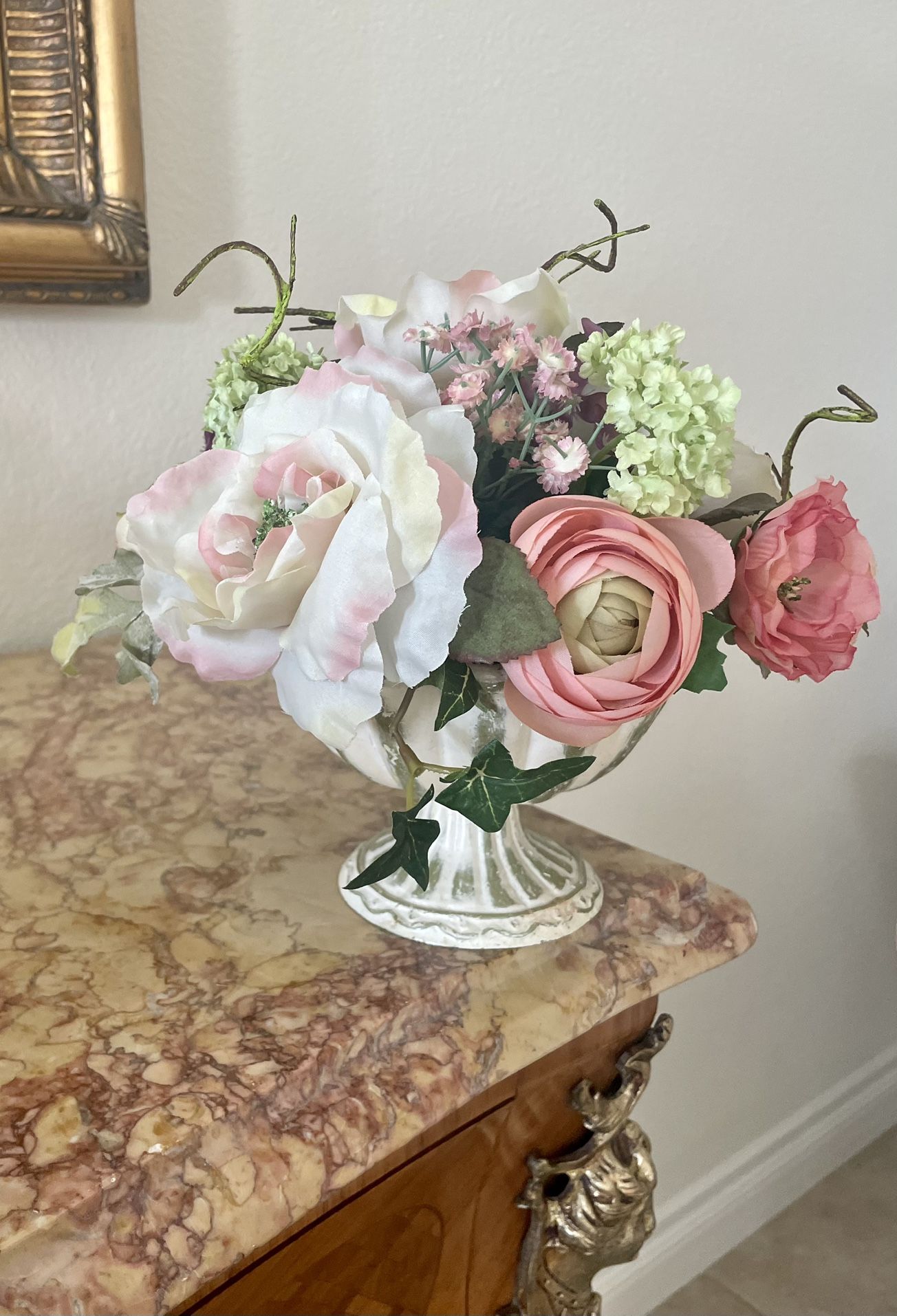 GORGEOUS FLOWER ARRANGEMENT