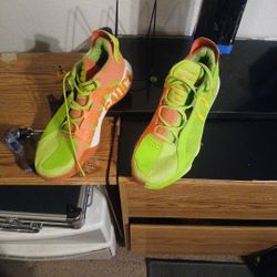 Adidas Lightstrike (Dame Sauce)