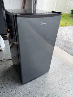 Midea mini fridge