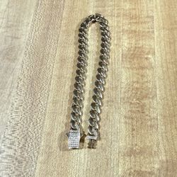 14k GOLD BRACELET   8 1/2 inch LONG.