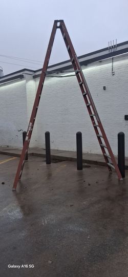 Fiberglass A-Frame Step Ladder