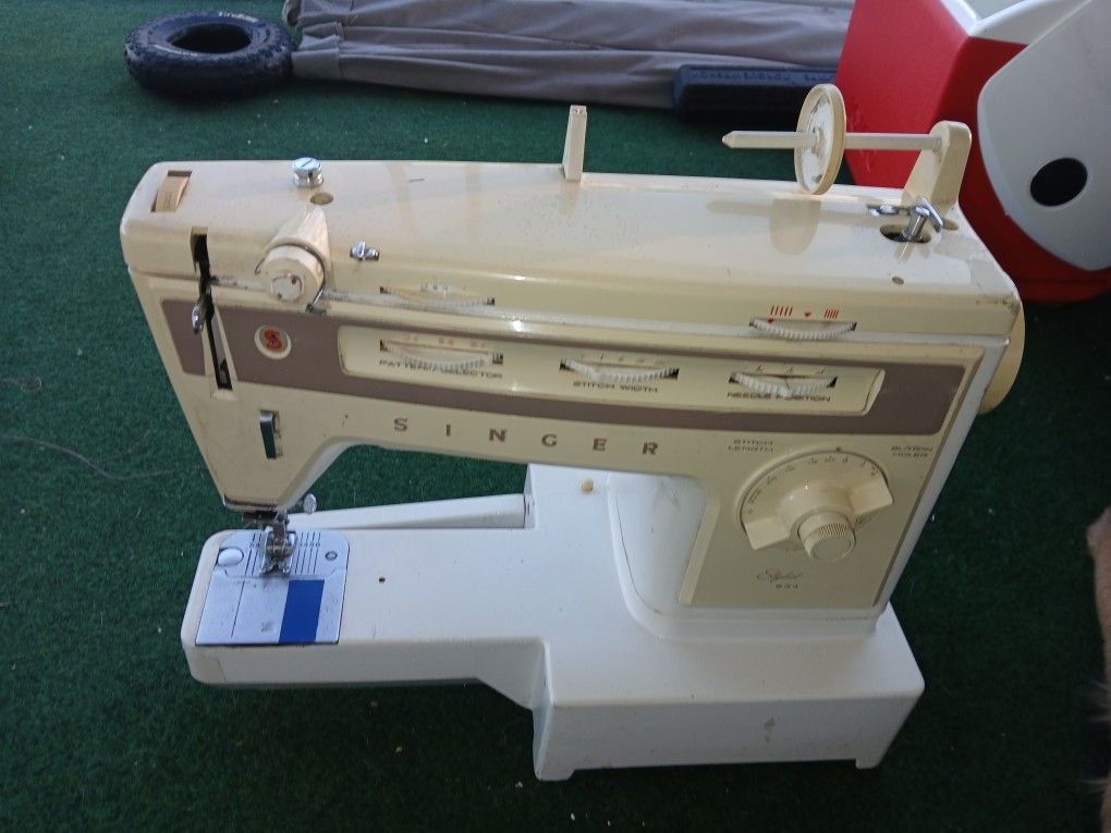 Singer Sewing Machine Stylist 834 for Sale in Hemet, CA OfferUp