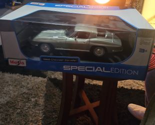 1:18 Scale Red 1965 Chevrolet Corvette