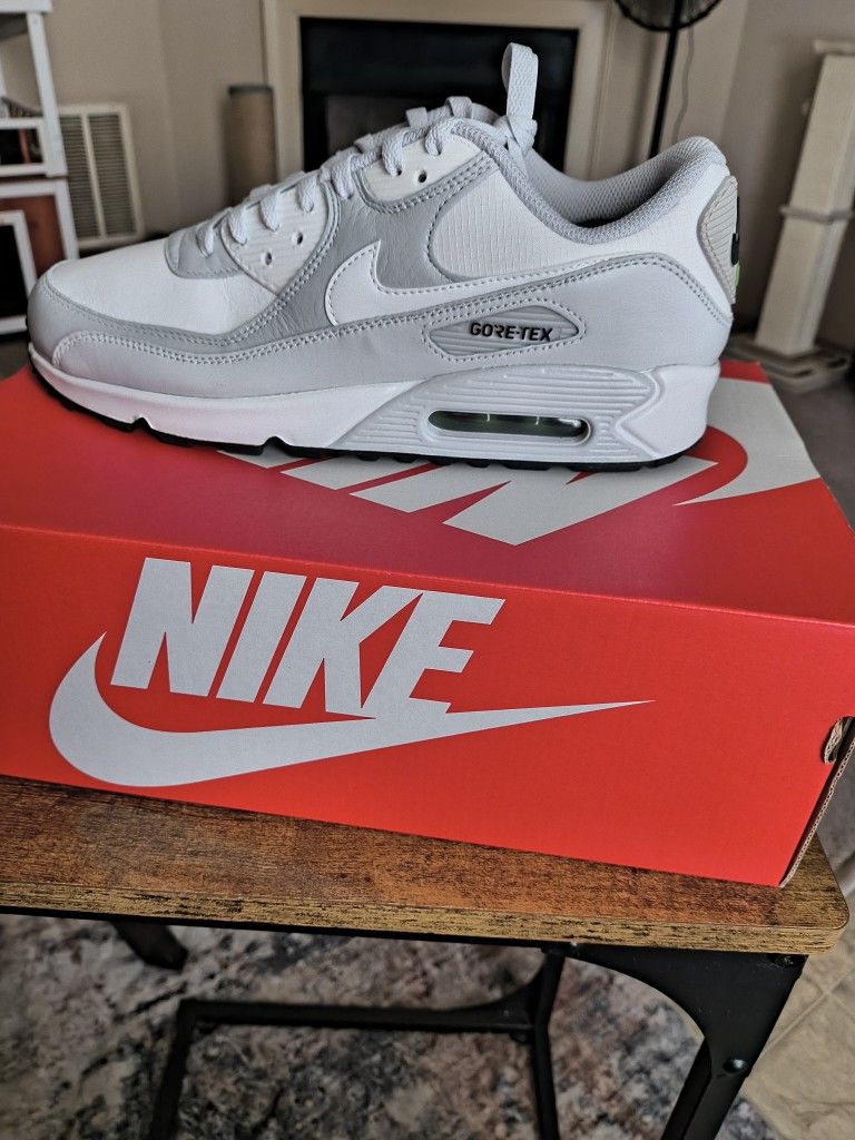 Nike Air Max 90 Size 9.5