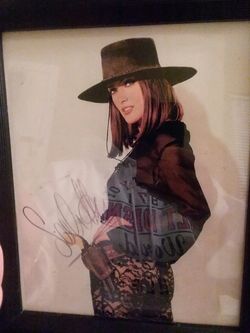 Picture Salma hayek AND Angelina Jolie autograph SIZE 9x11 excelent condition both for the