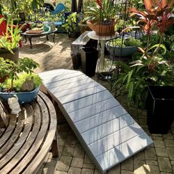 7.5’ Garden Patio Bridge: 90.5”L x 25”W x 14”H 