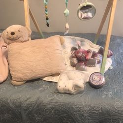 NEW. BABY ITEMS - SELLING AS A BUNDLE