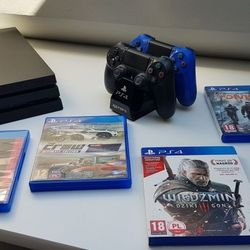Ps4 pro With Double Controllers And Games 