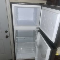 Used Danaby  Small 43 Inch Height  Refrigerator  With Freezer 