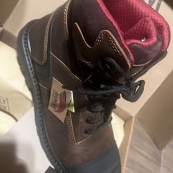 Avenger work boots safety toe 7” size 13M