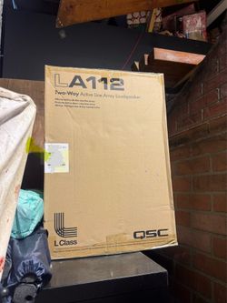 Qsc LA112 line array speaker