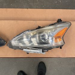 RT AND LT 2013-2015 NISSAN ALTIMA HEAD LAMPS USED OEM