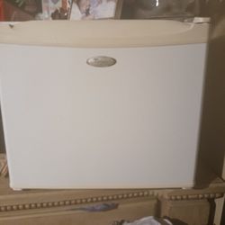 Mini Fridge Wirks Really Well