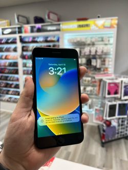iPhone 8 Plus Unlocked 64GB + Free charger + With warranty