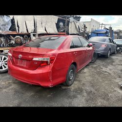 2013 Camry 4 Cylinder- For Parts only 