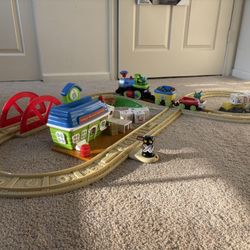 LeapFrog  Railroad Alphabet Train & Track
