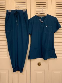 Cozy fit scrubs for women set