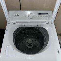 BLACK+DECKER 4.1 Cu. Ft. Top Loading Washing Machine with Agitator/ PRICE NEGOTIABLE