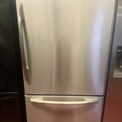 Maytag Two Door Fridge/ Nevera Maytag 2 Puertas