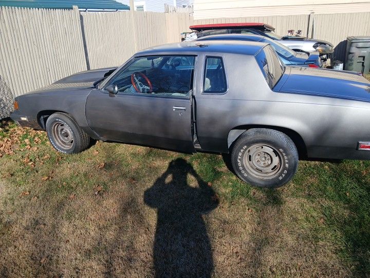 Oldsmobile Cutlass  350  Chevy Engine Lt1 400 turbo transmission. With a stole.