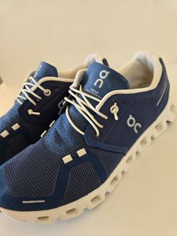 On Cloud Women's Size 8.5 Shoes