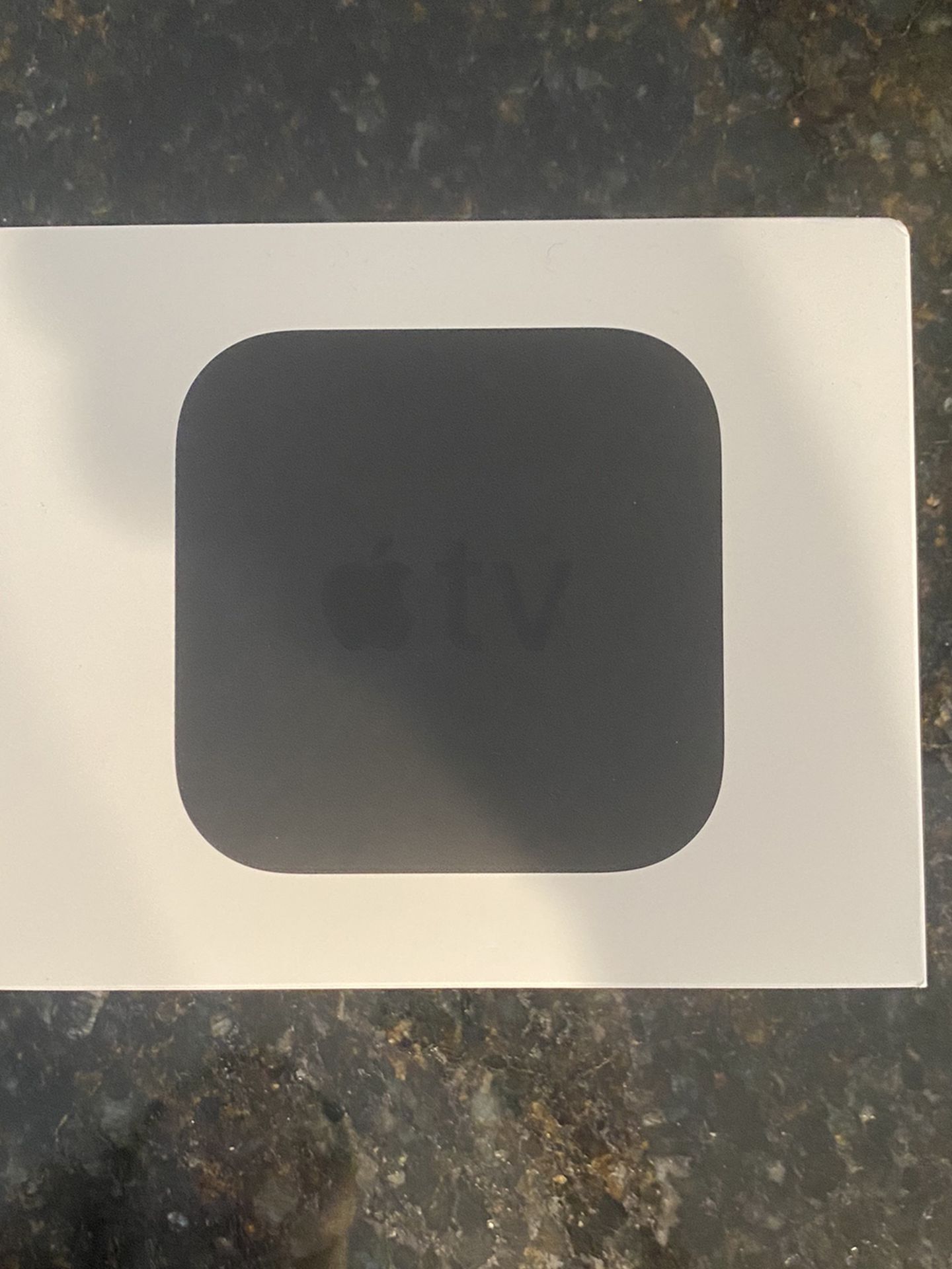 Apple TV 3rd Generation Media Streamer with Remote and Cable (A1469)