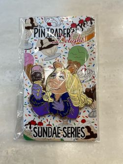 Disney Pin Trader Exclusive Miss Piggy LE 300 PCS Ghirardelli Sundae Series Pin