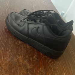 Black Nike Air Force 1 