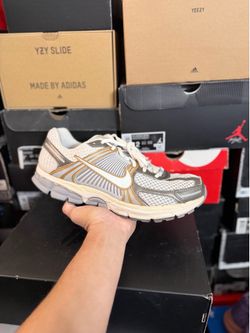 Nike Zoom Vomero 5 Platinum Tint Metallic Gold size 12 VNDS