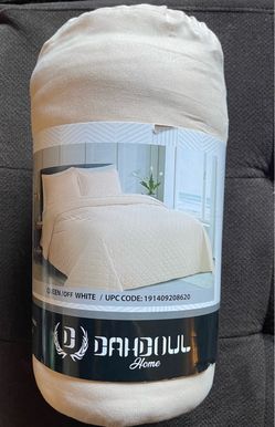 NEW Queen 3-Piece Bedspread Set – $25