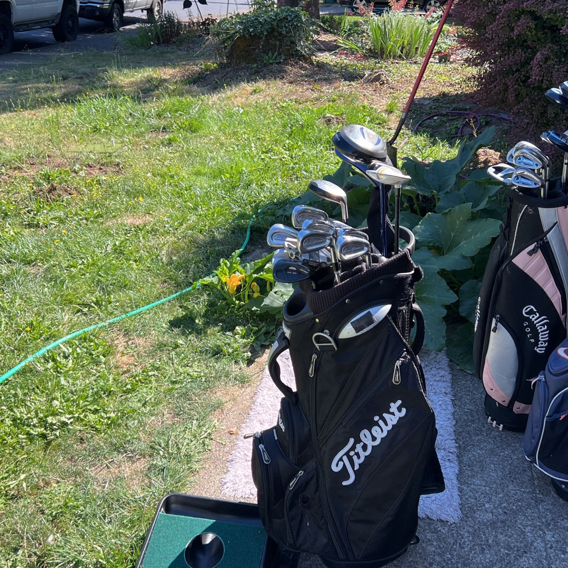 Mens Right Handed Cleveland’s And Taylor Made Golf Clubs 