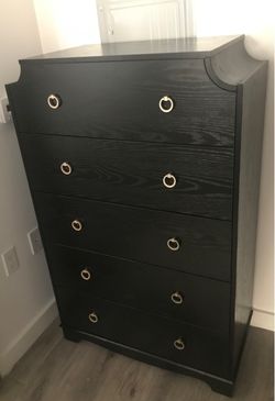 5 drawer dresser - like new