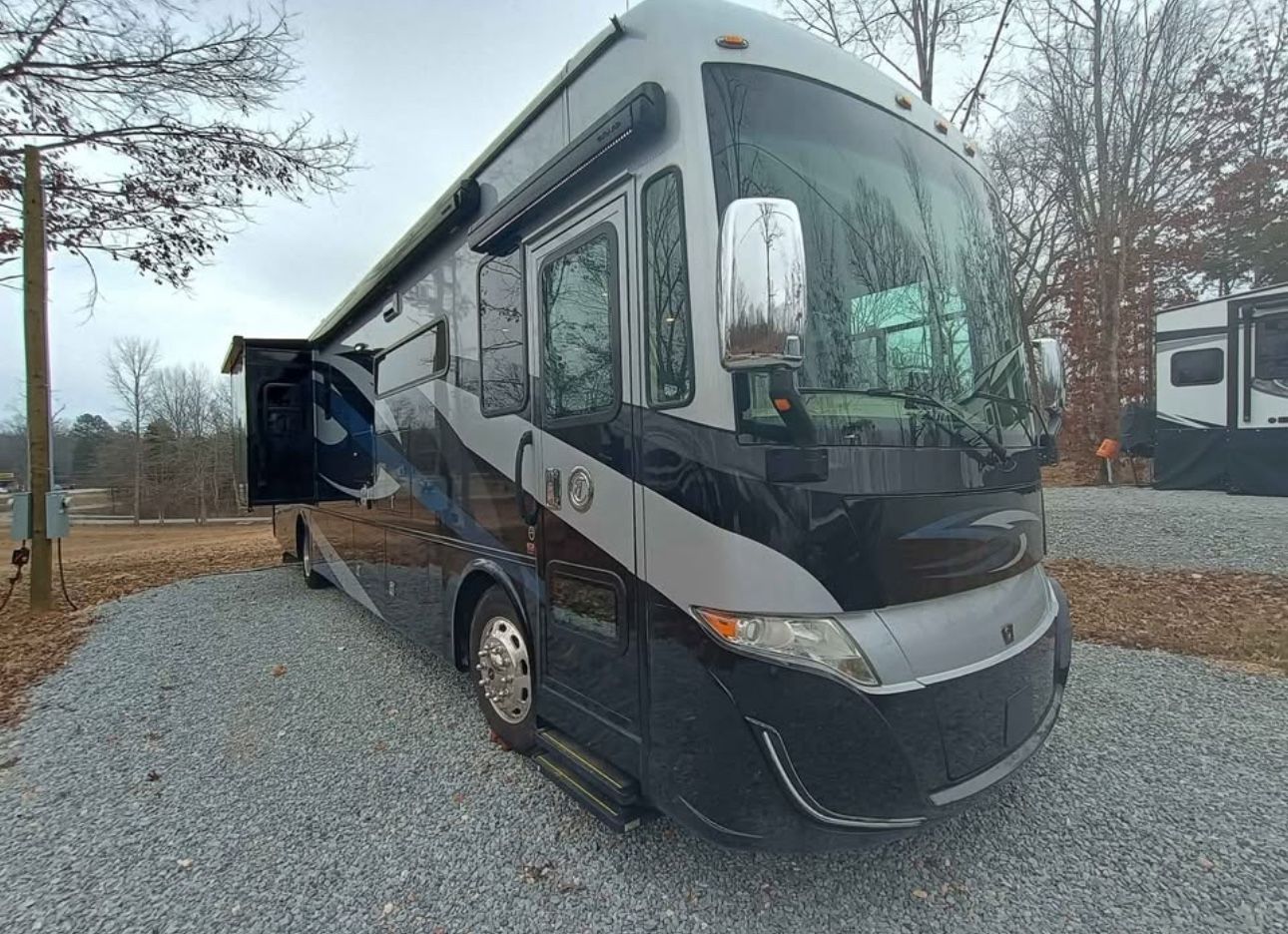 2022 Tiffin Allegro RED 38LL